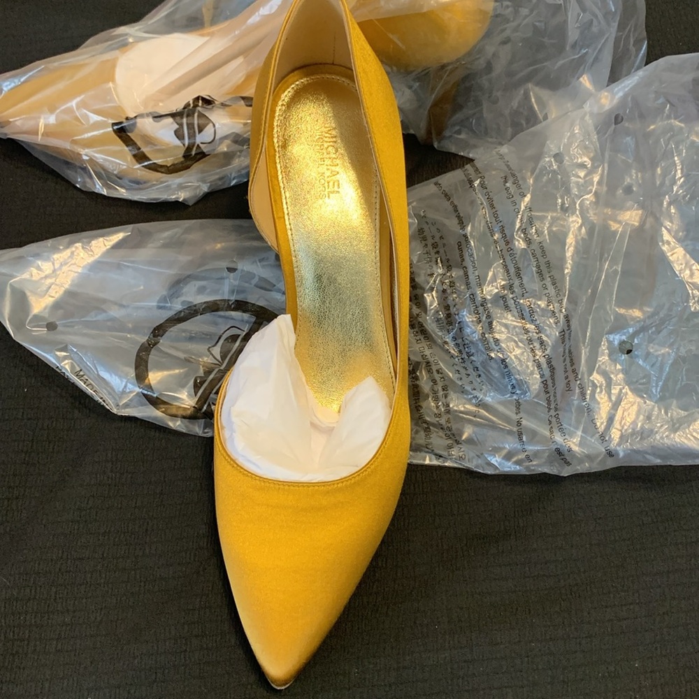 Michael Kors Gold Satin D’Orsay Heels, Size 9. Never worn. New w/o box.